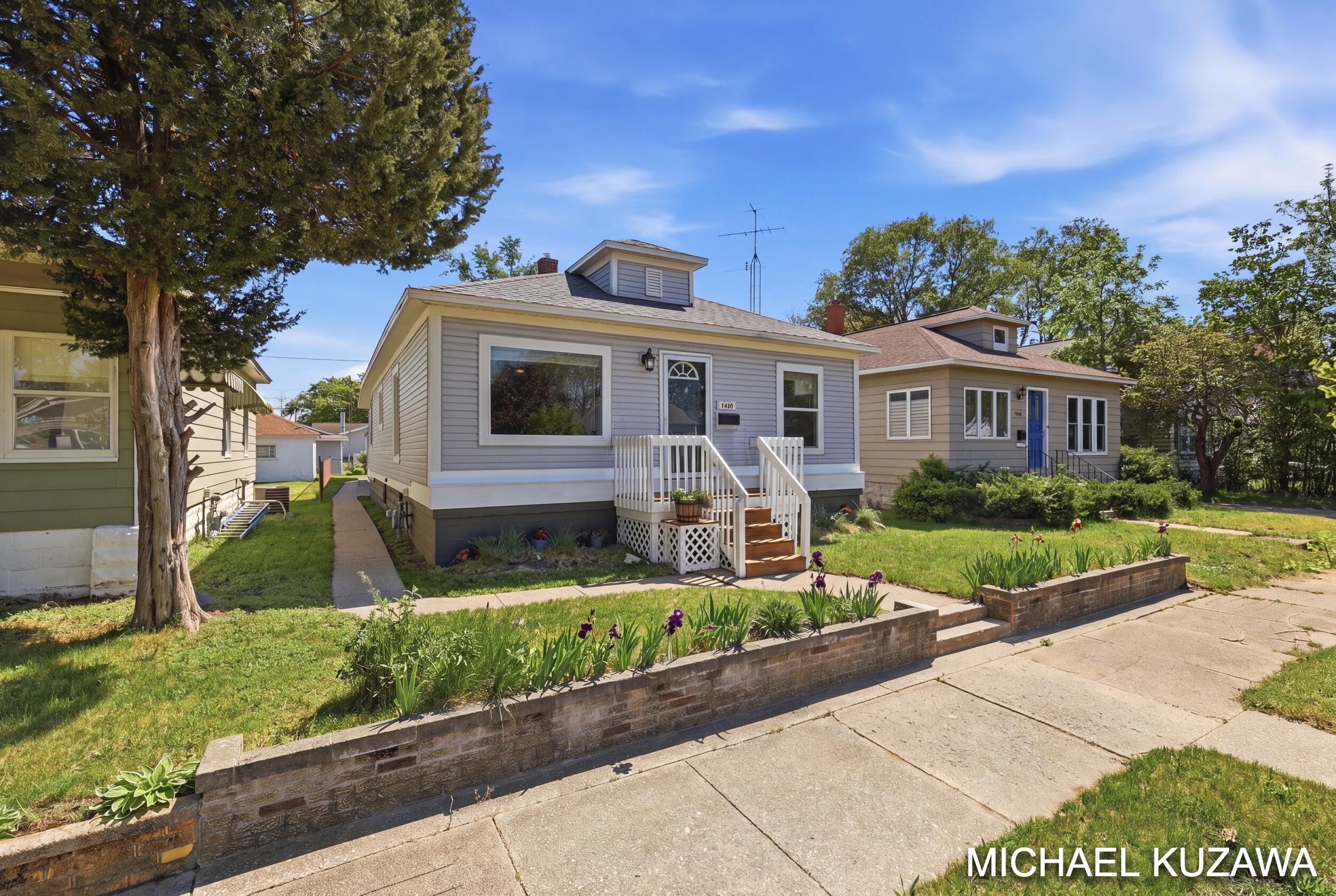 1438 Pennoyer Avenue