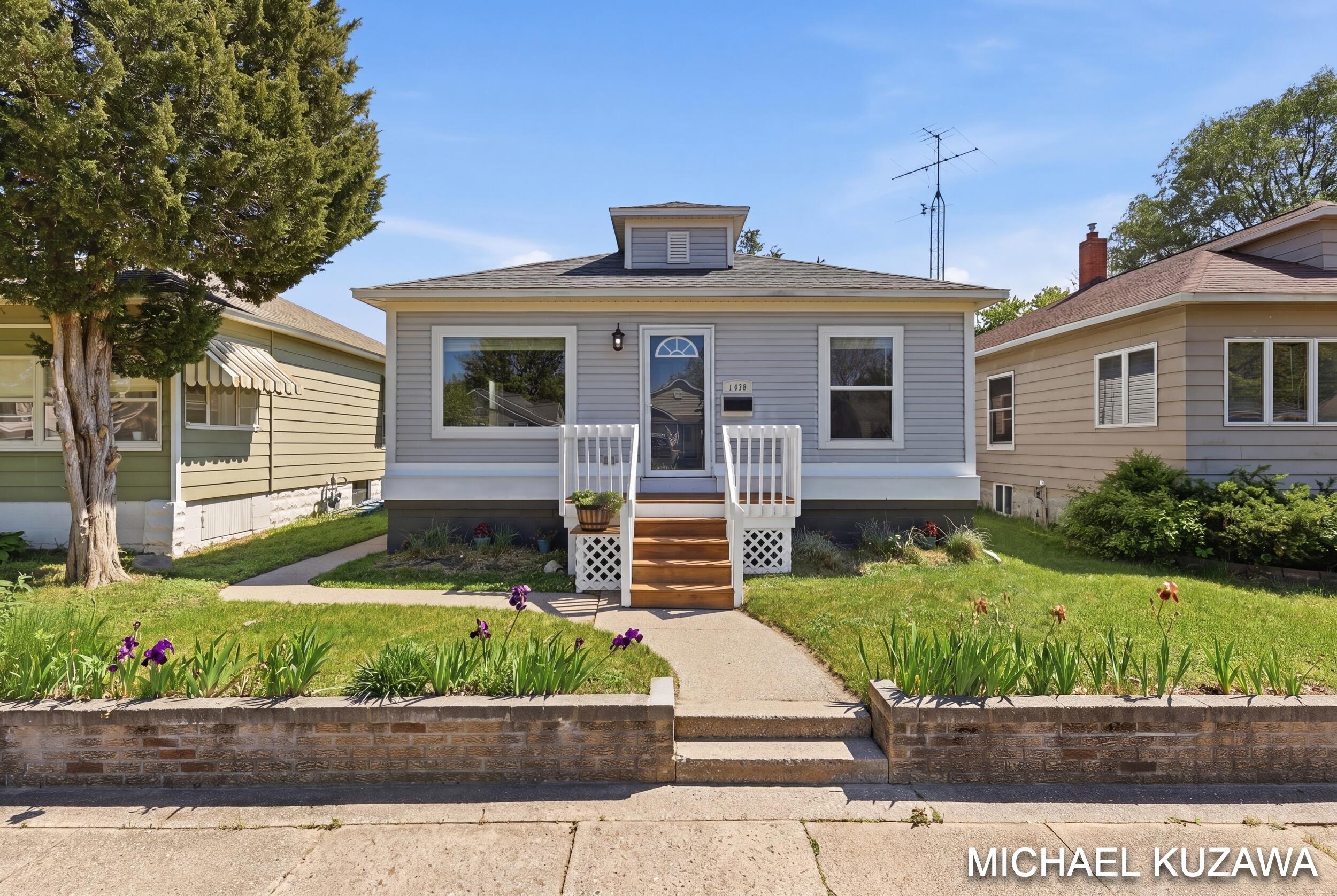 1438 Pennoyer Avenue