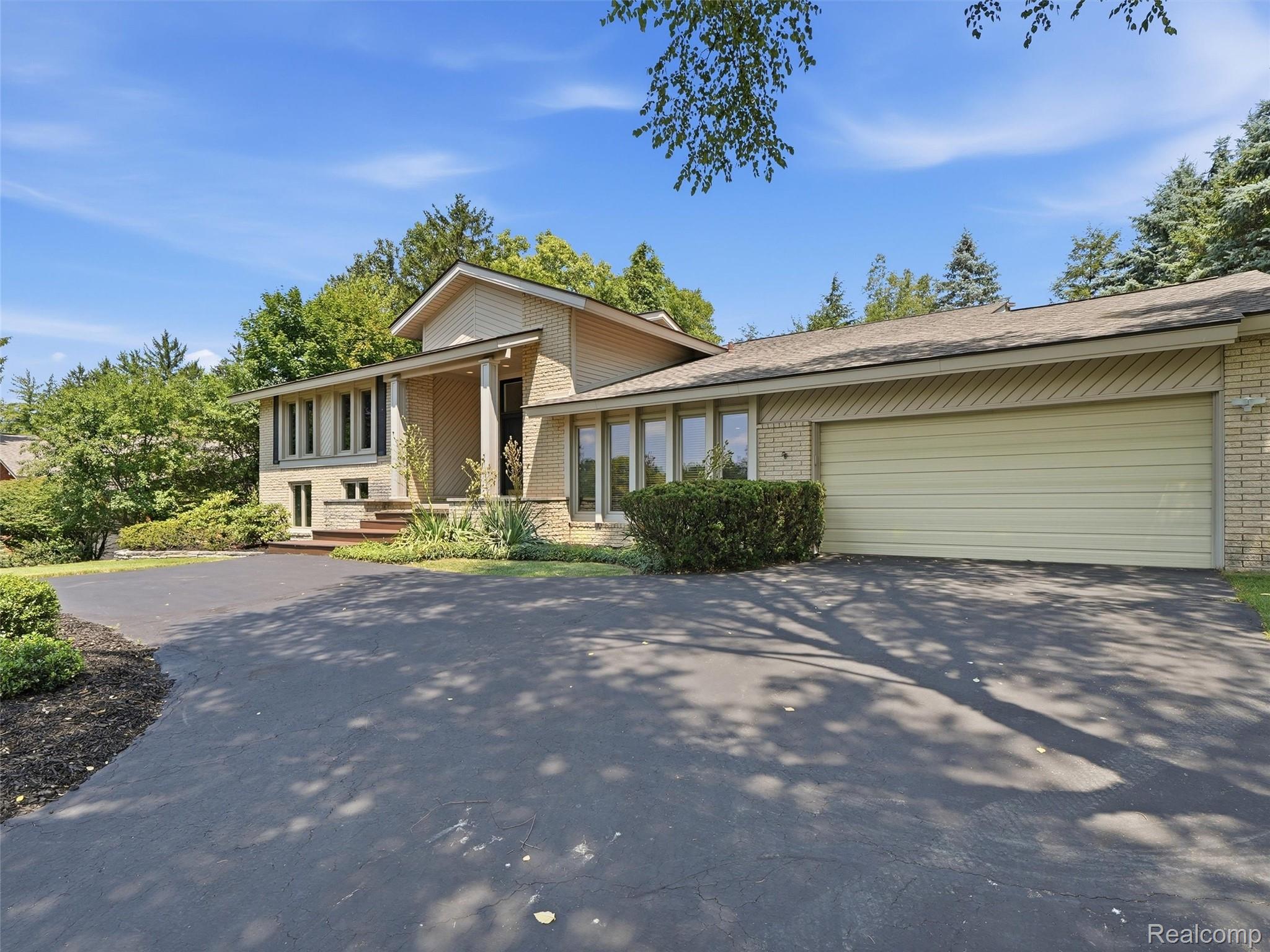 3300 Woodview Lake Road