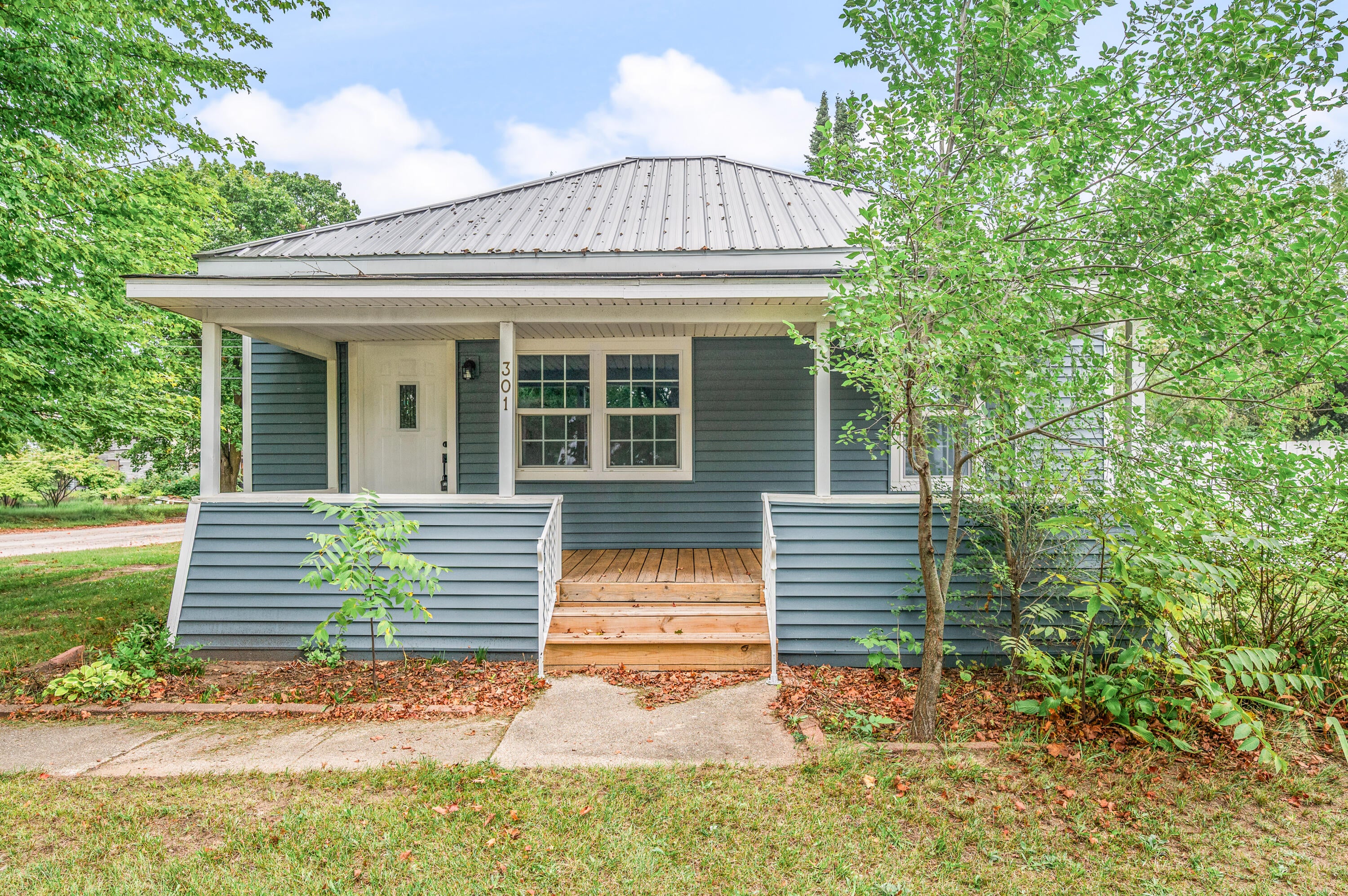 301 E Angel Avenue