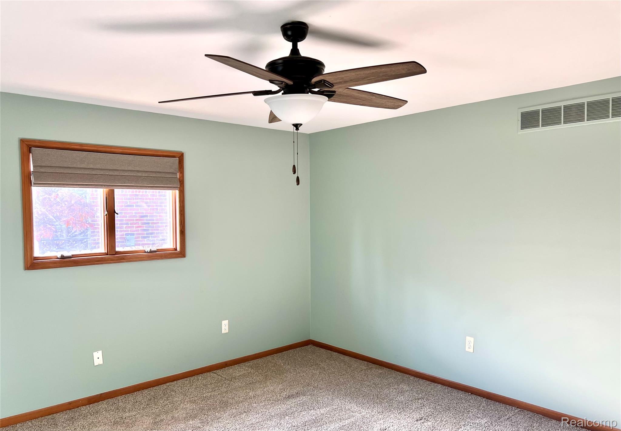 39852 Southpointe Avenue