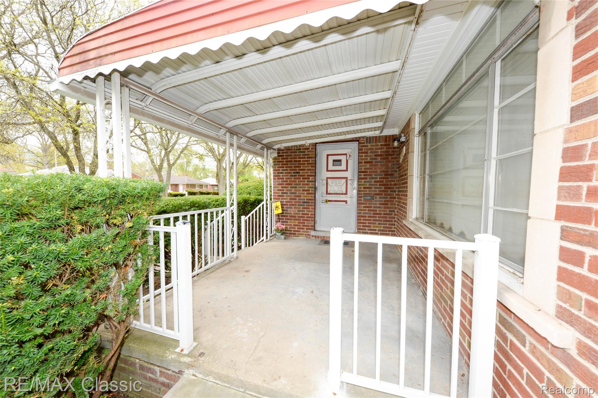 21961 Sussex Street