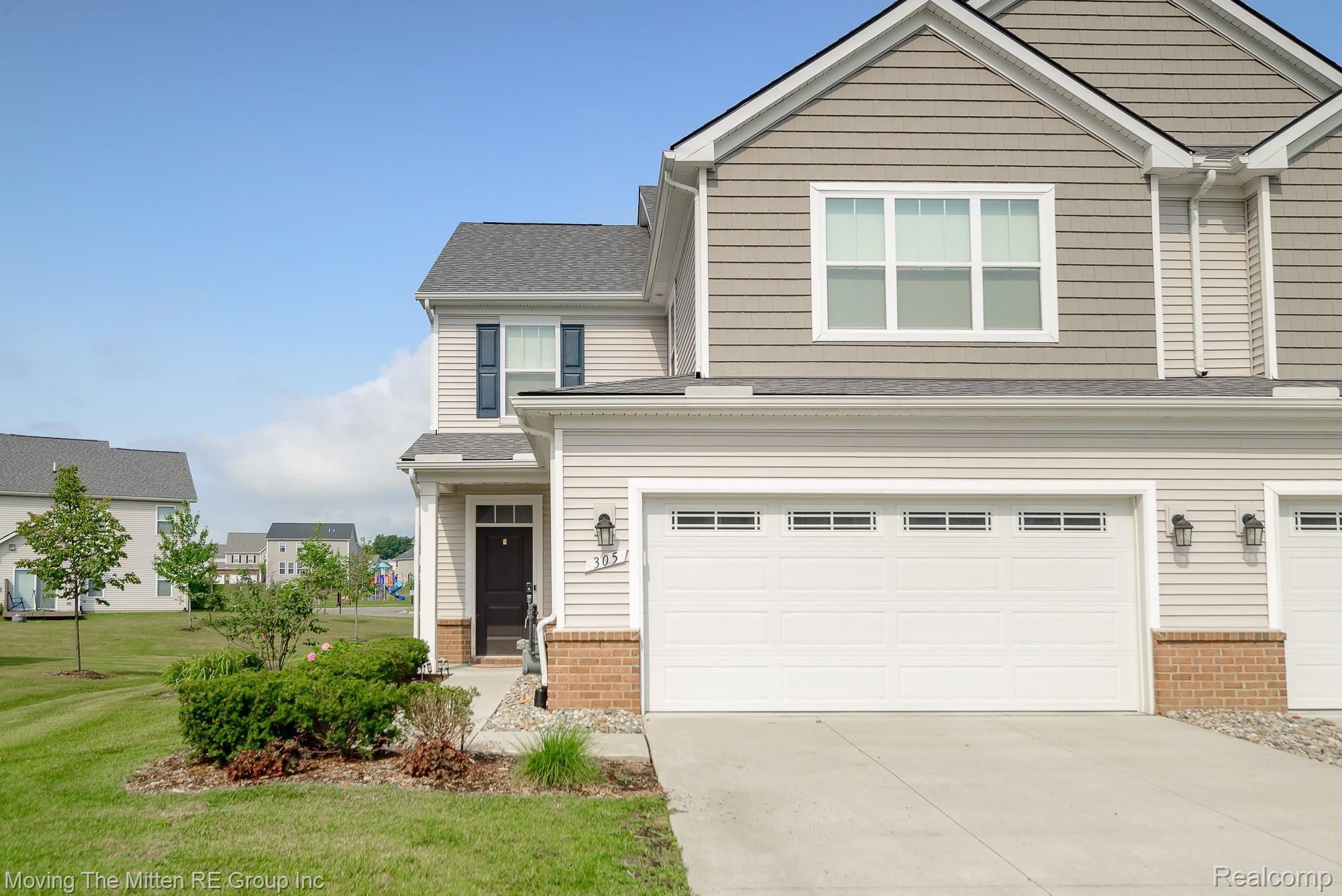 305 Angus Lane