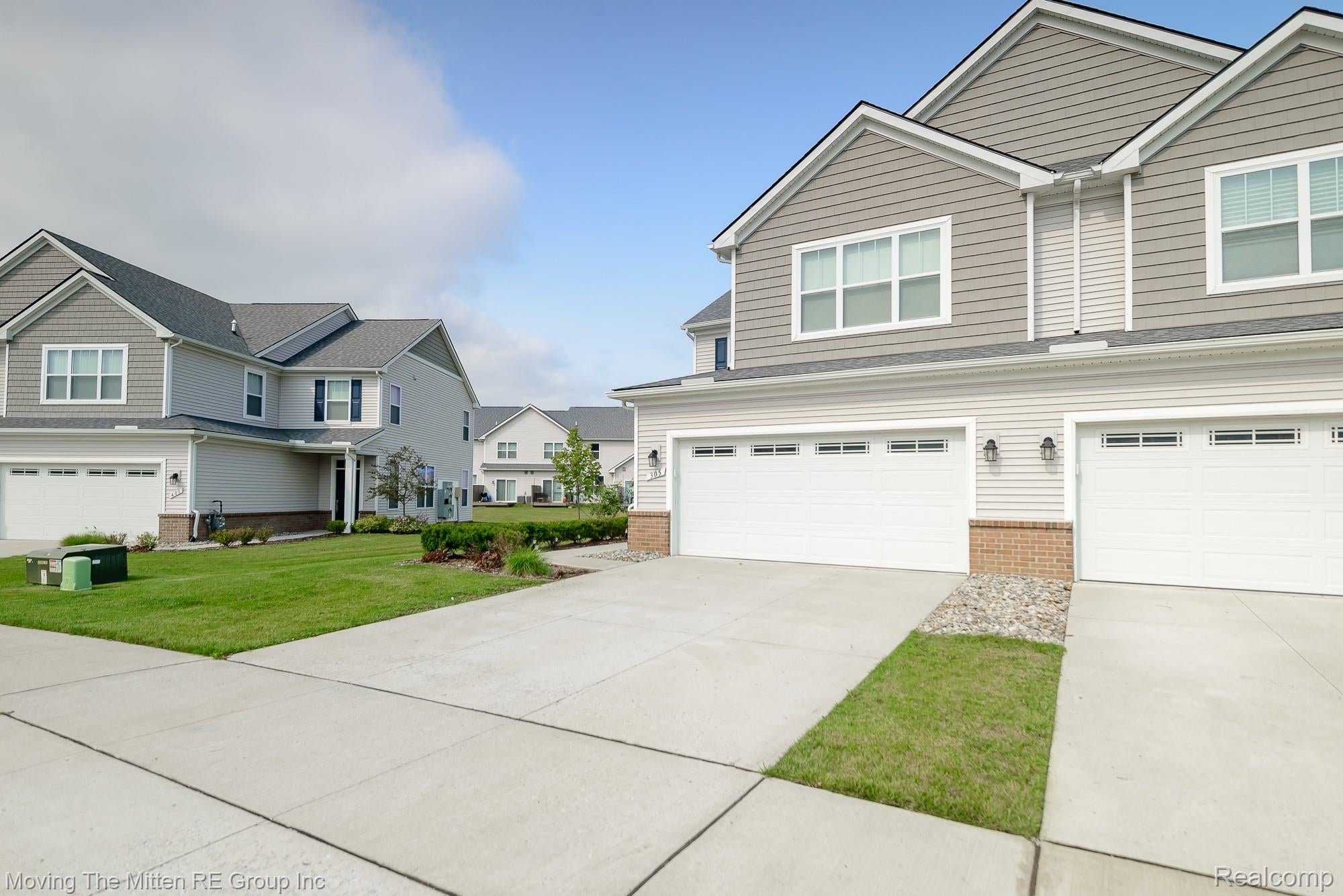 305 Angus Lane