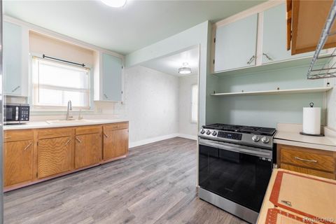 Tiny photo for 472 Mayflower Avenue, Lincoln Park City, MI 48146 (MLS # 20251060886)