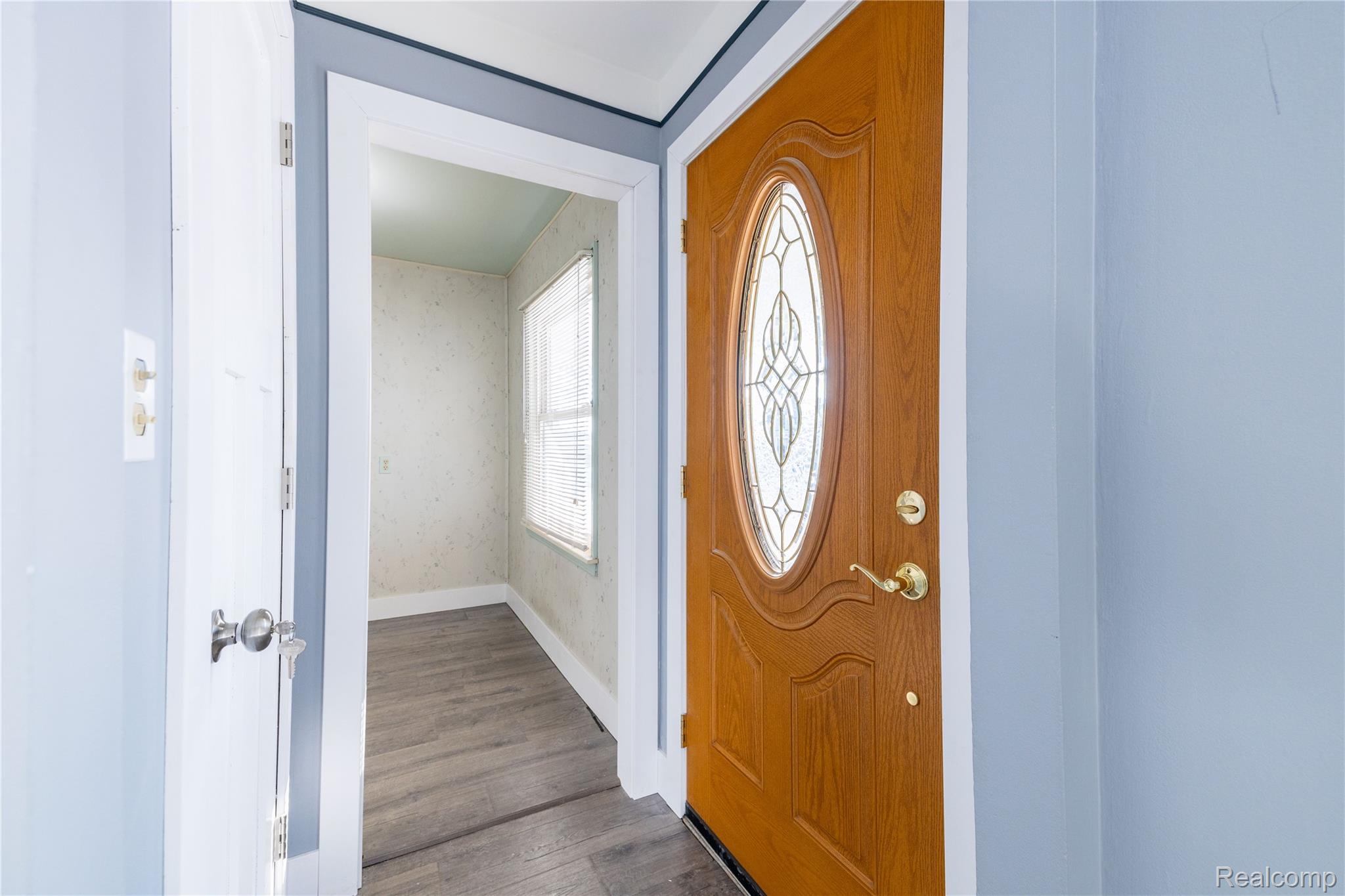 472 Mayflower Avenue