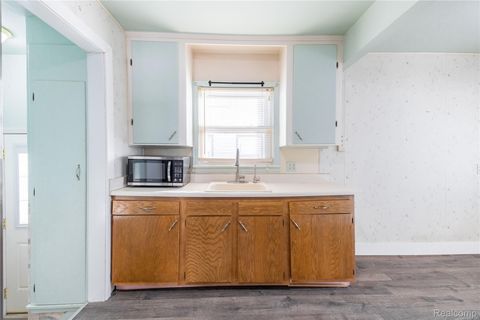 Tiny photo for 472 Mayflower Avenue, Lincoln Park City, MI 48146 (MLS # 20251060886)