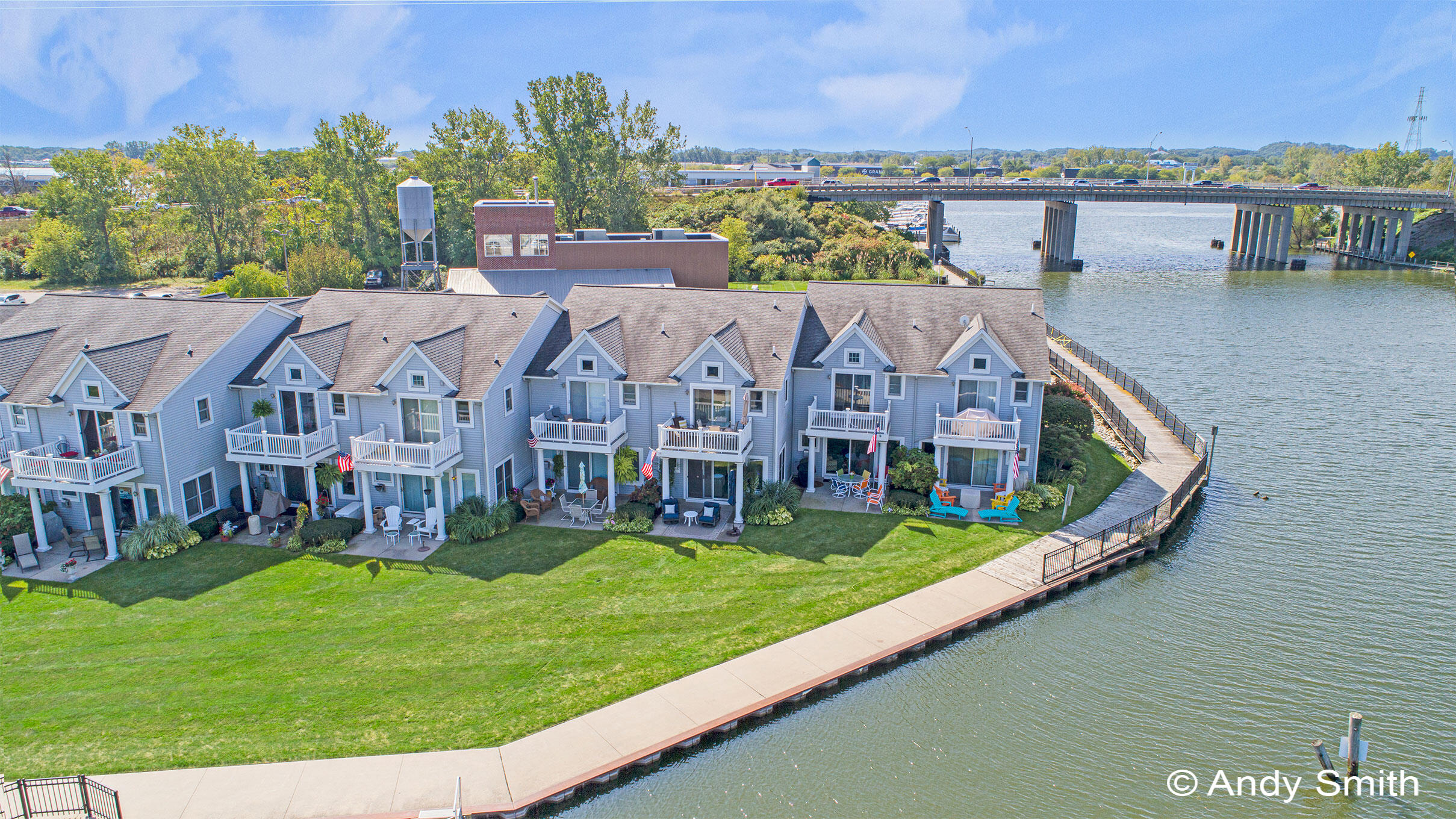 965 W Savidge Street