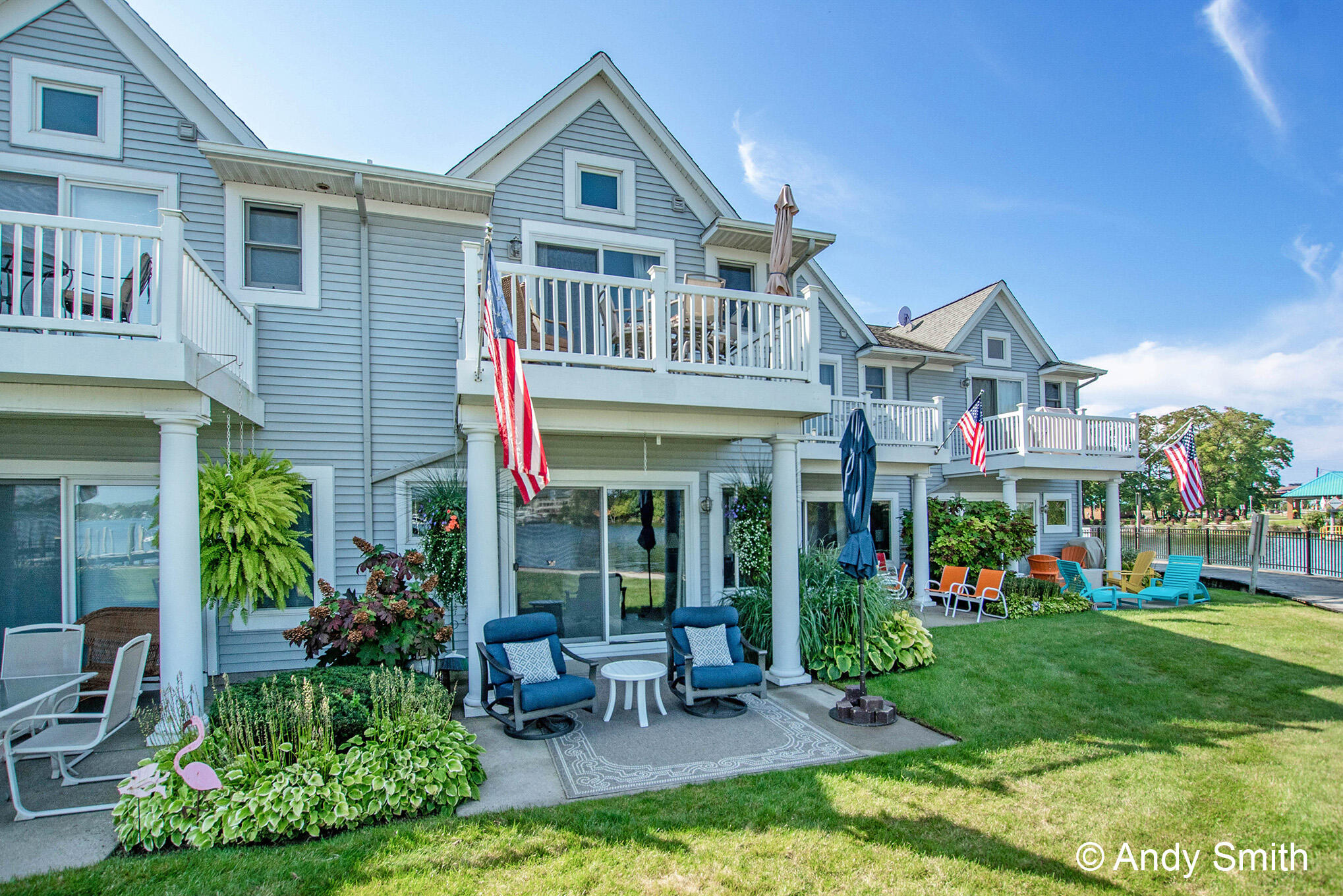 965 W Savidge Street