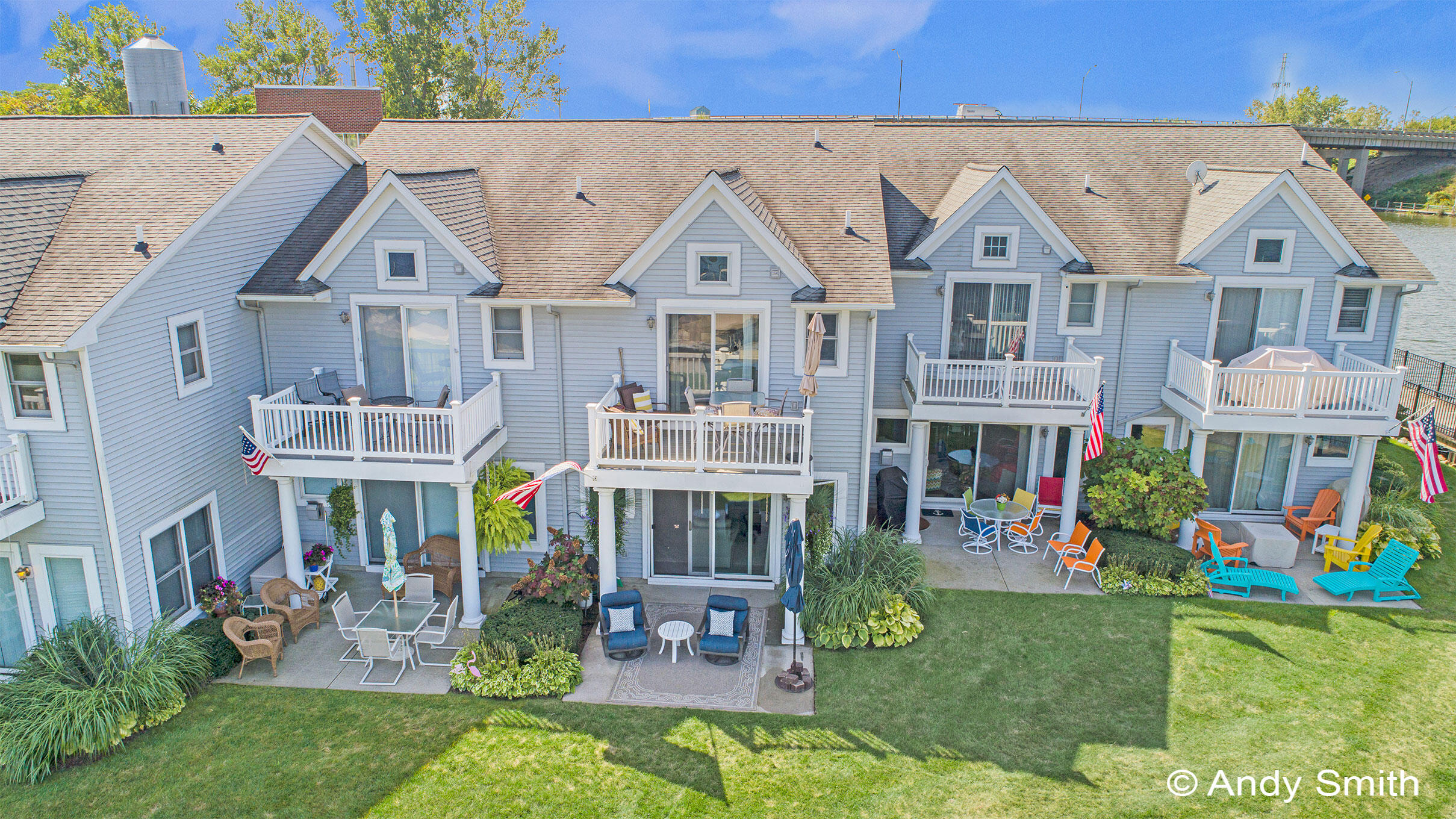 965 W Savidge Street