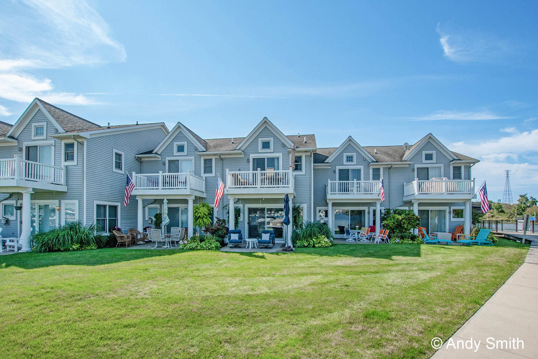 965 W Savidge Street