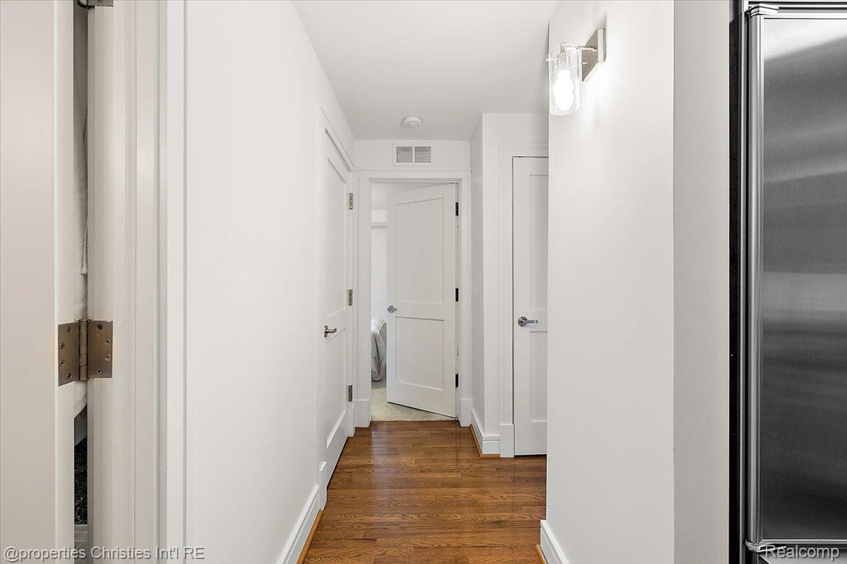 411 S Old Woodward Avenue 821