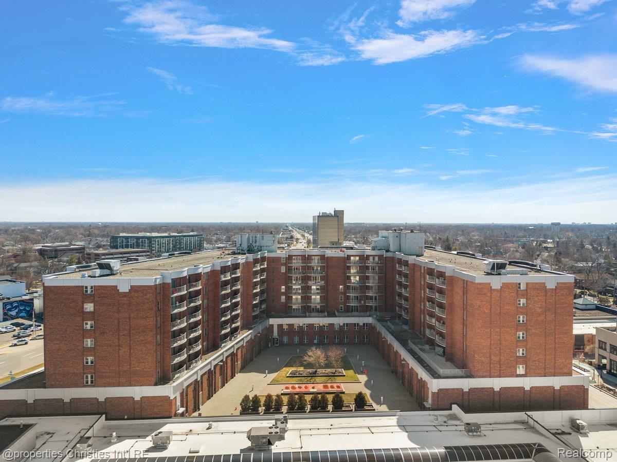 411 S Old Woodward Avenue 821