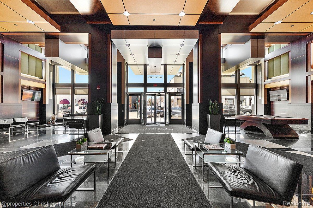 411 S Old Woodward Avenue 821