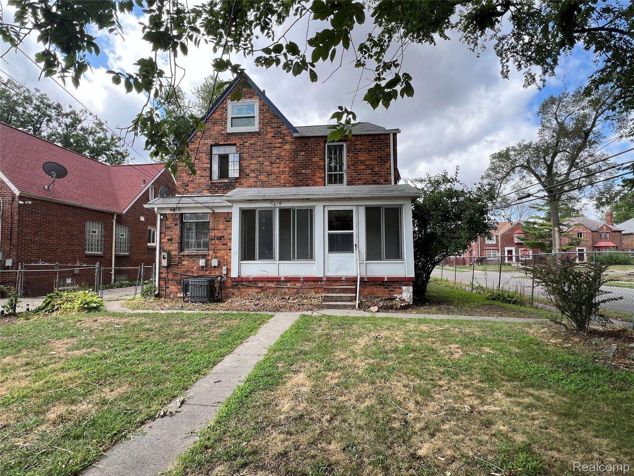 17420 Greenlawn Street