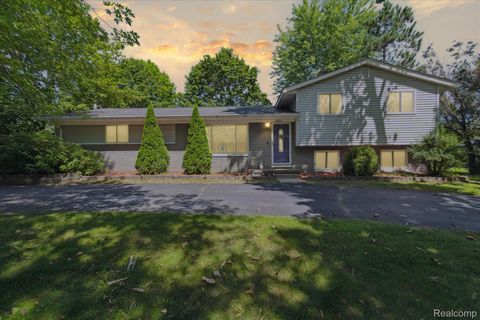 4304 Woodcock Way Highland Charter Township MI 48357