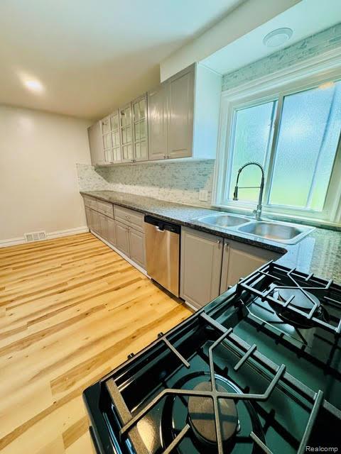 Royal Oak City, Michigan 48073, United States, 3 Bedrooms Bedrooms, ,2 BathroomsBathrooms,Residential,Active,171052