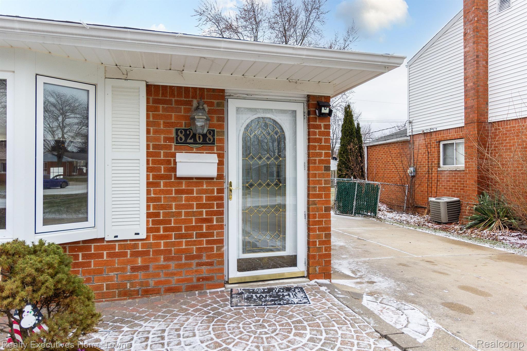 8268 DONCASTER Drive