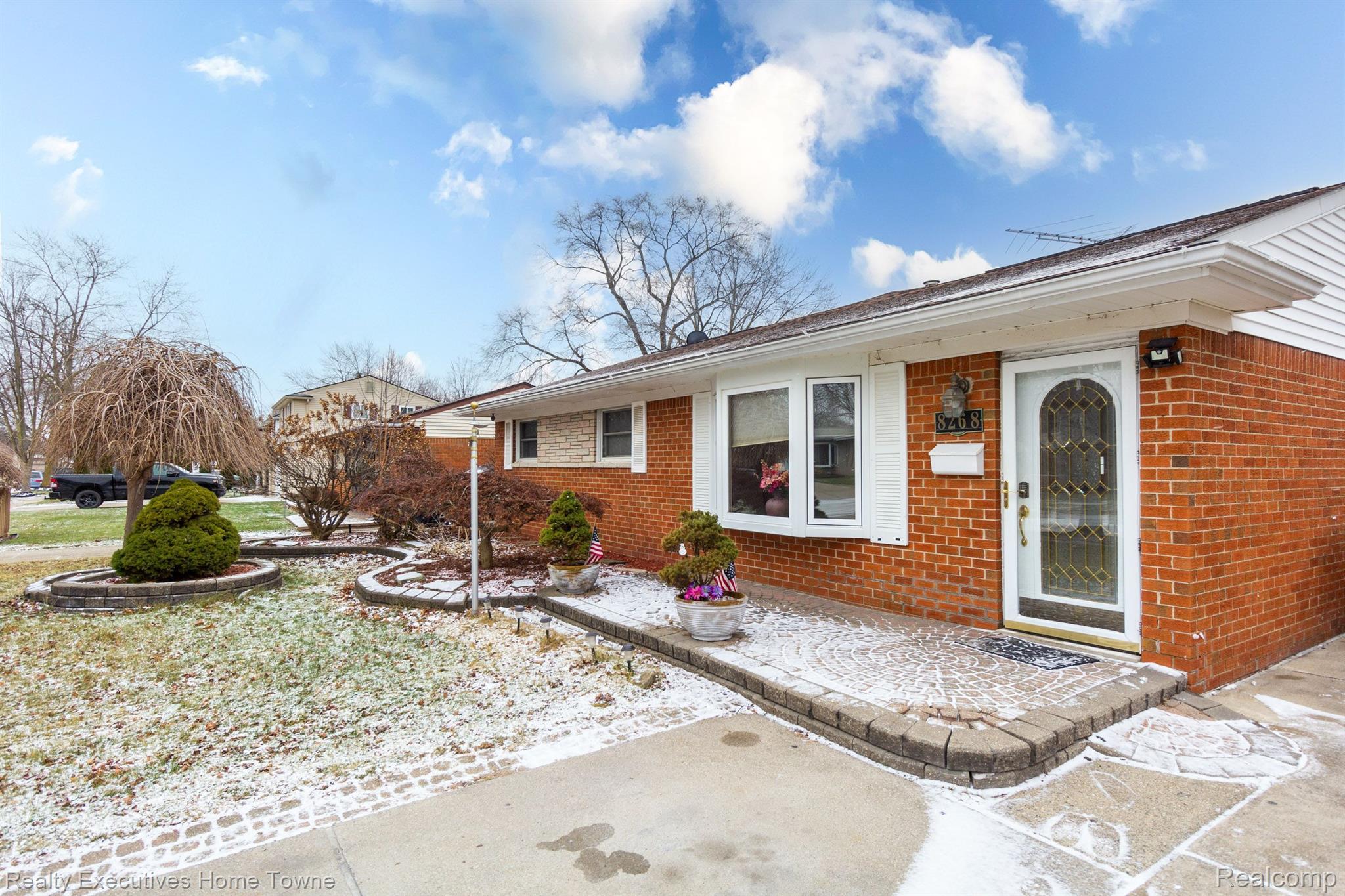8268 DONCASTER Drive