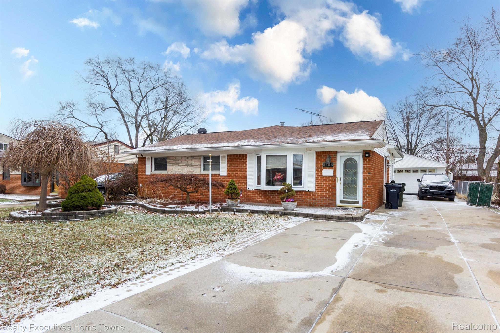 8268 DONCASTER Drive