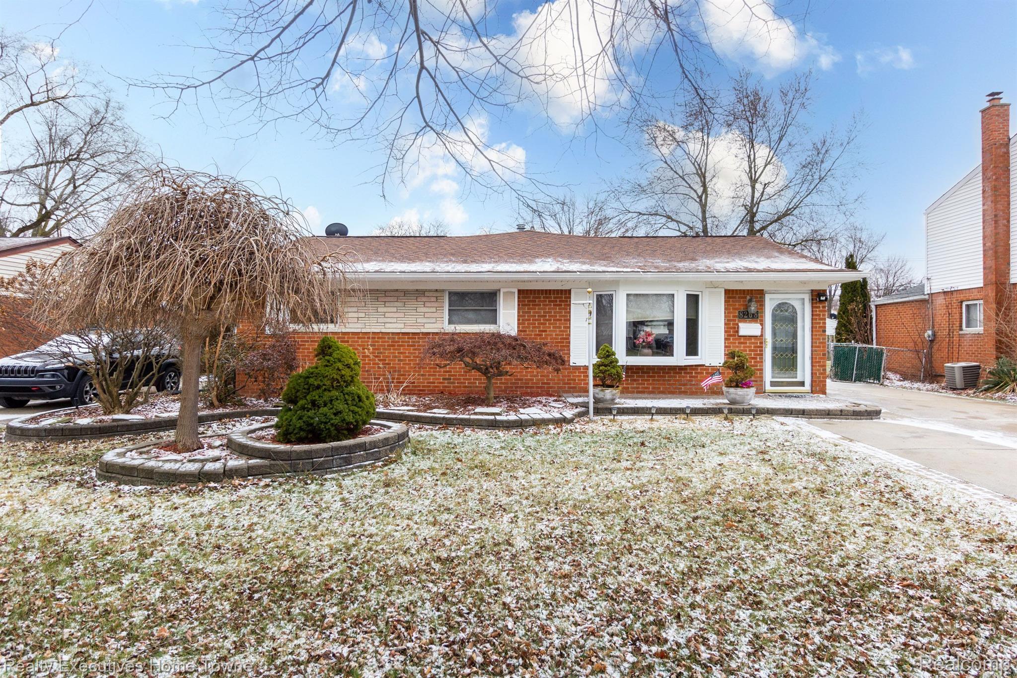 8268 DONCASTER Drive