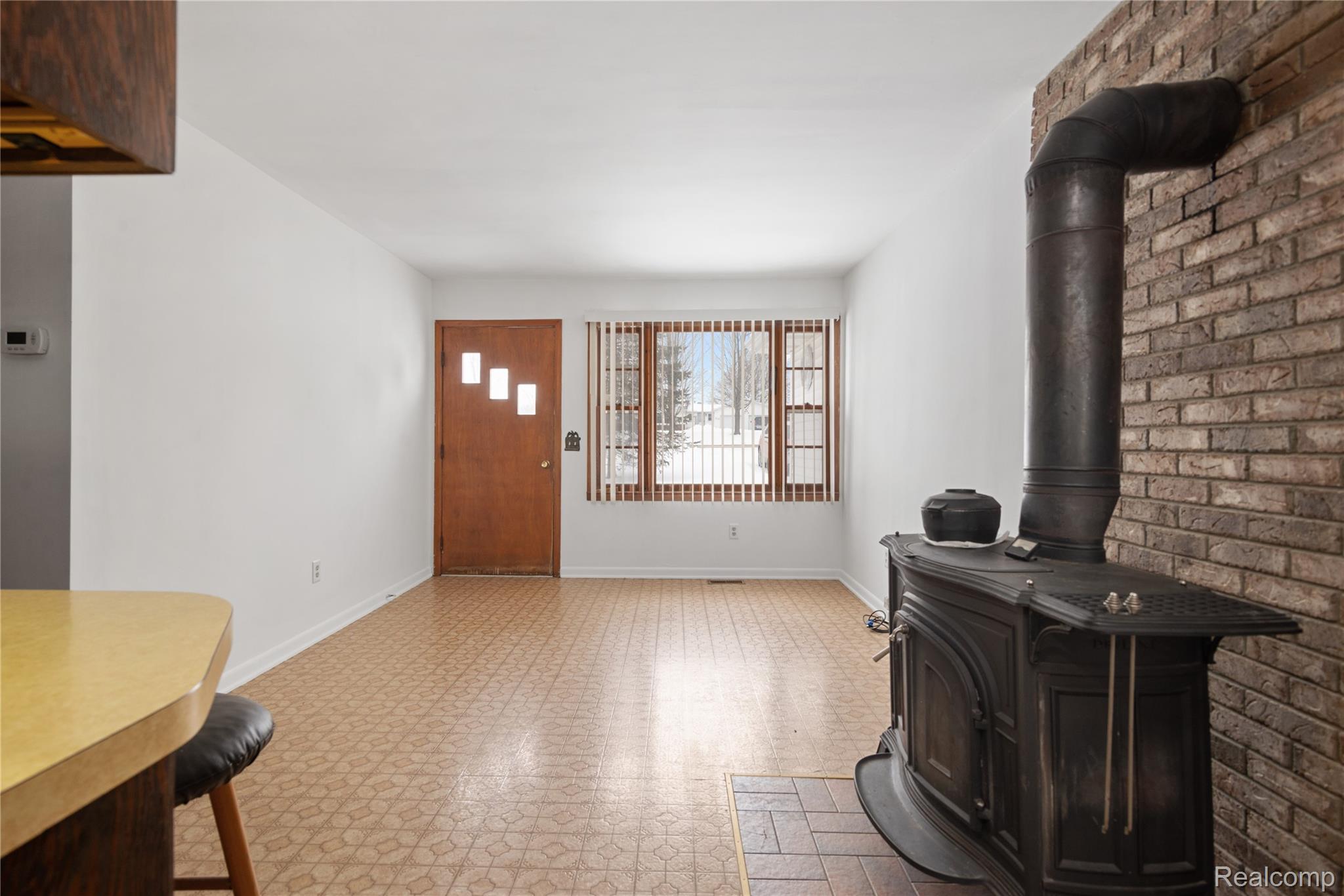 9322 Rossman Highway