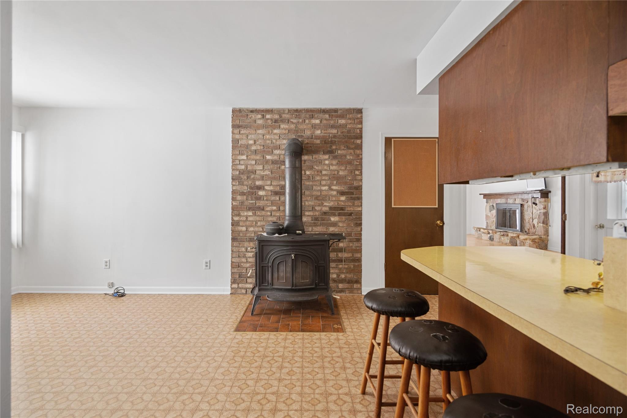 9322 Rossman Highway