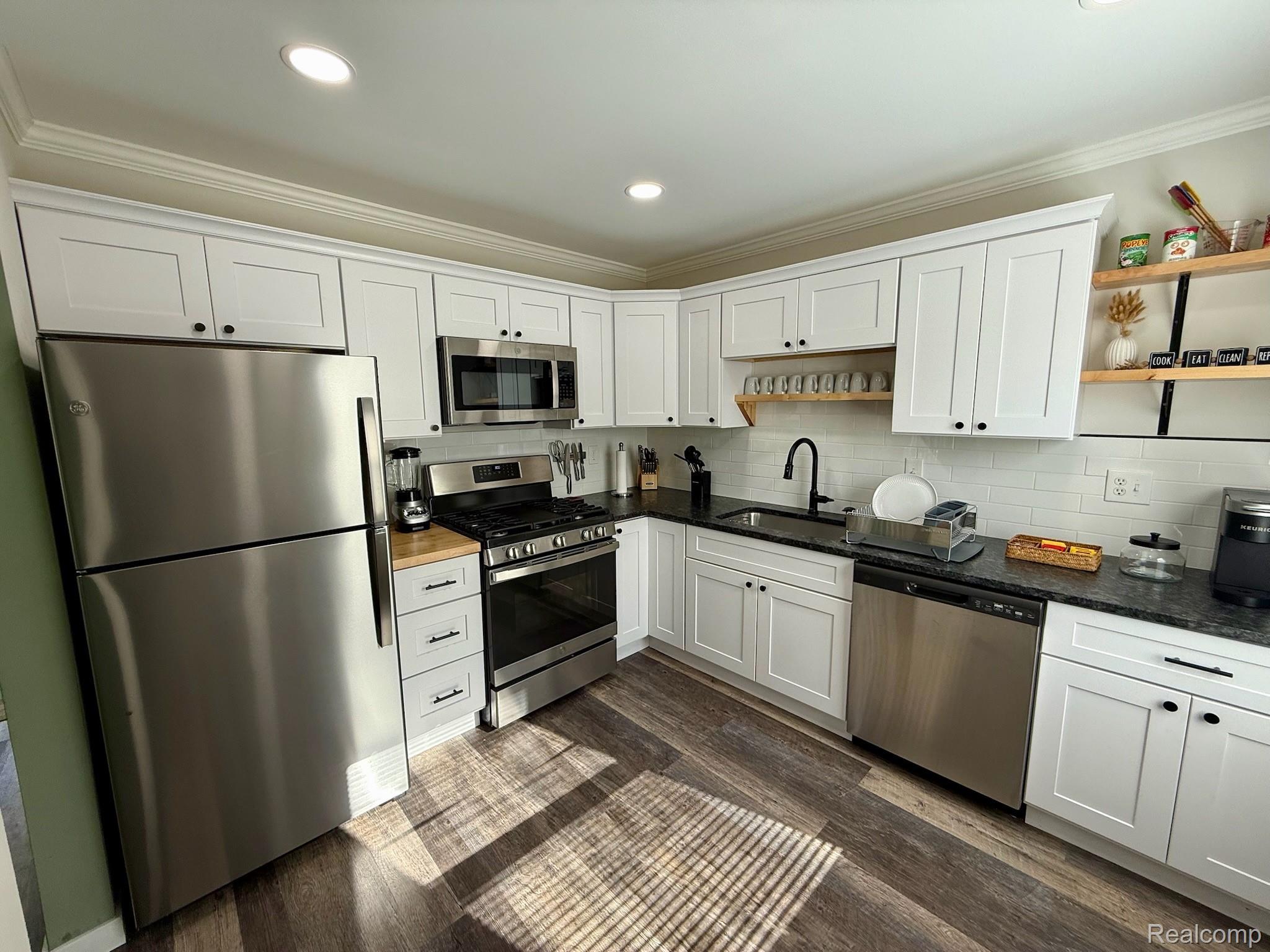 Warren City, Michigan 48089, United States, 3 Bedrooms Bedrooms, ,1 BathroomBathrooms,Residential,Active,234938