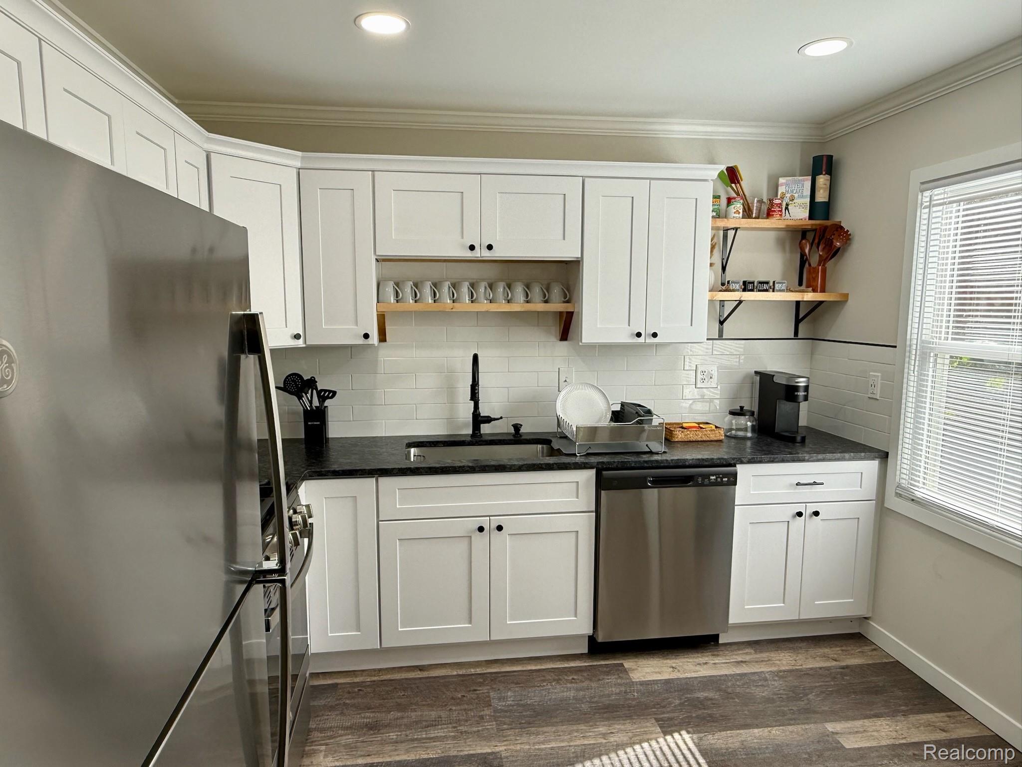 Warren City, Michigan 48089, United States, 3 Bedrooms Bedrooms, ,1 BathroomBathrooms,Residential,Active,234938