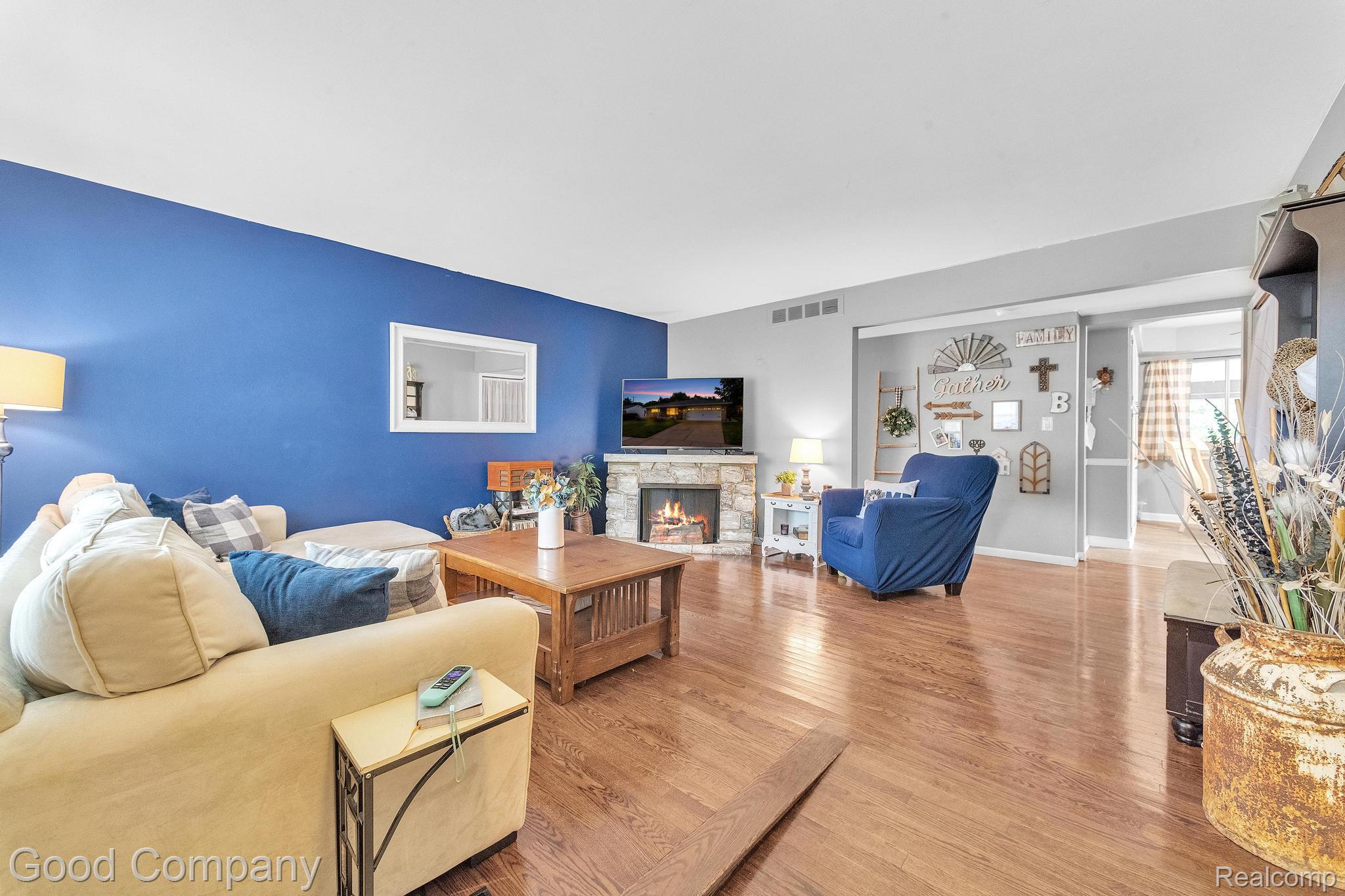 8502 Leslie Drive