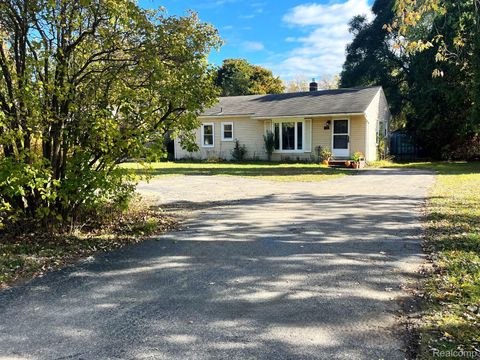 853 Merritt Avenue Orion Charter Township MI 48362