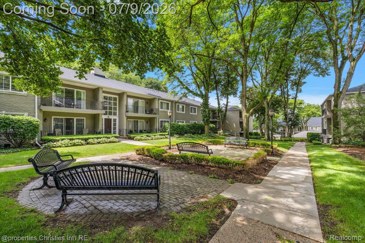 1113 N Old Woodward Avenue 34