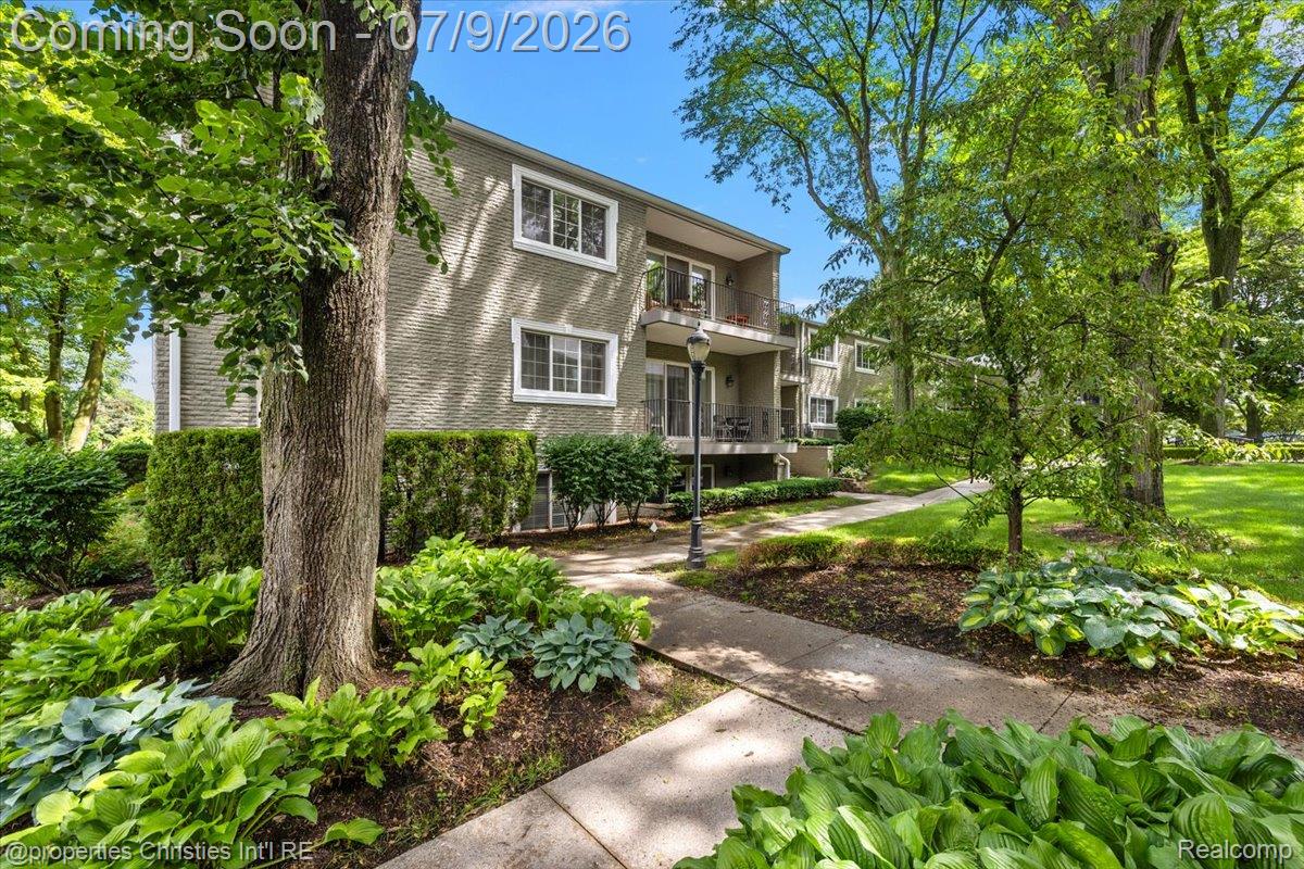 1113 N Old Woodward Avenue 34