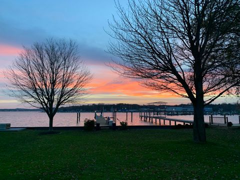 1738 Waukazoo Drive Park Township MI 49424