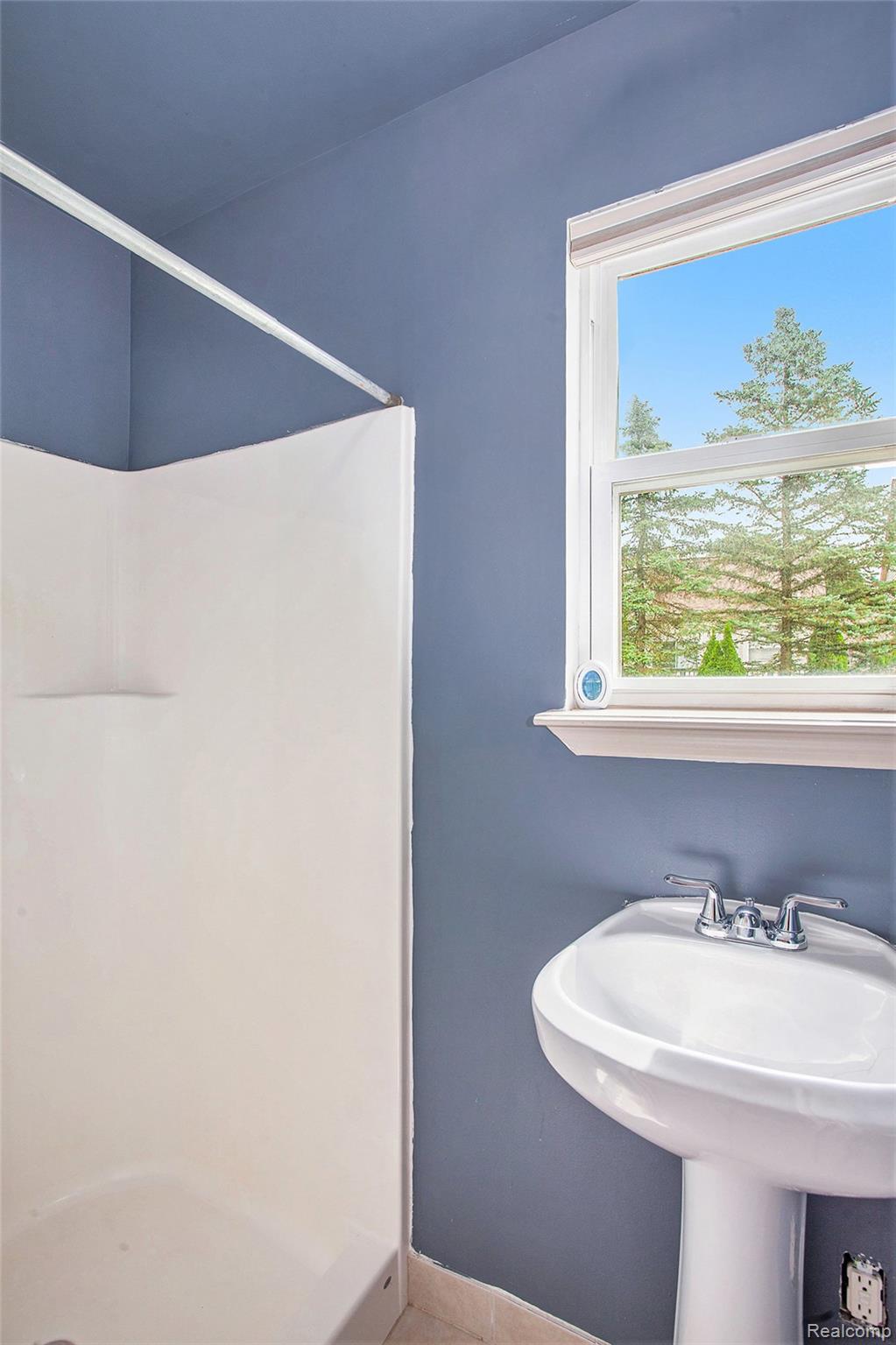 Lake Orion Village, Michigan 48360, United States, 4 Bedrooms Bedrooms, ,3 BathroomsBathrooms,Residential,Coming Soon,177610