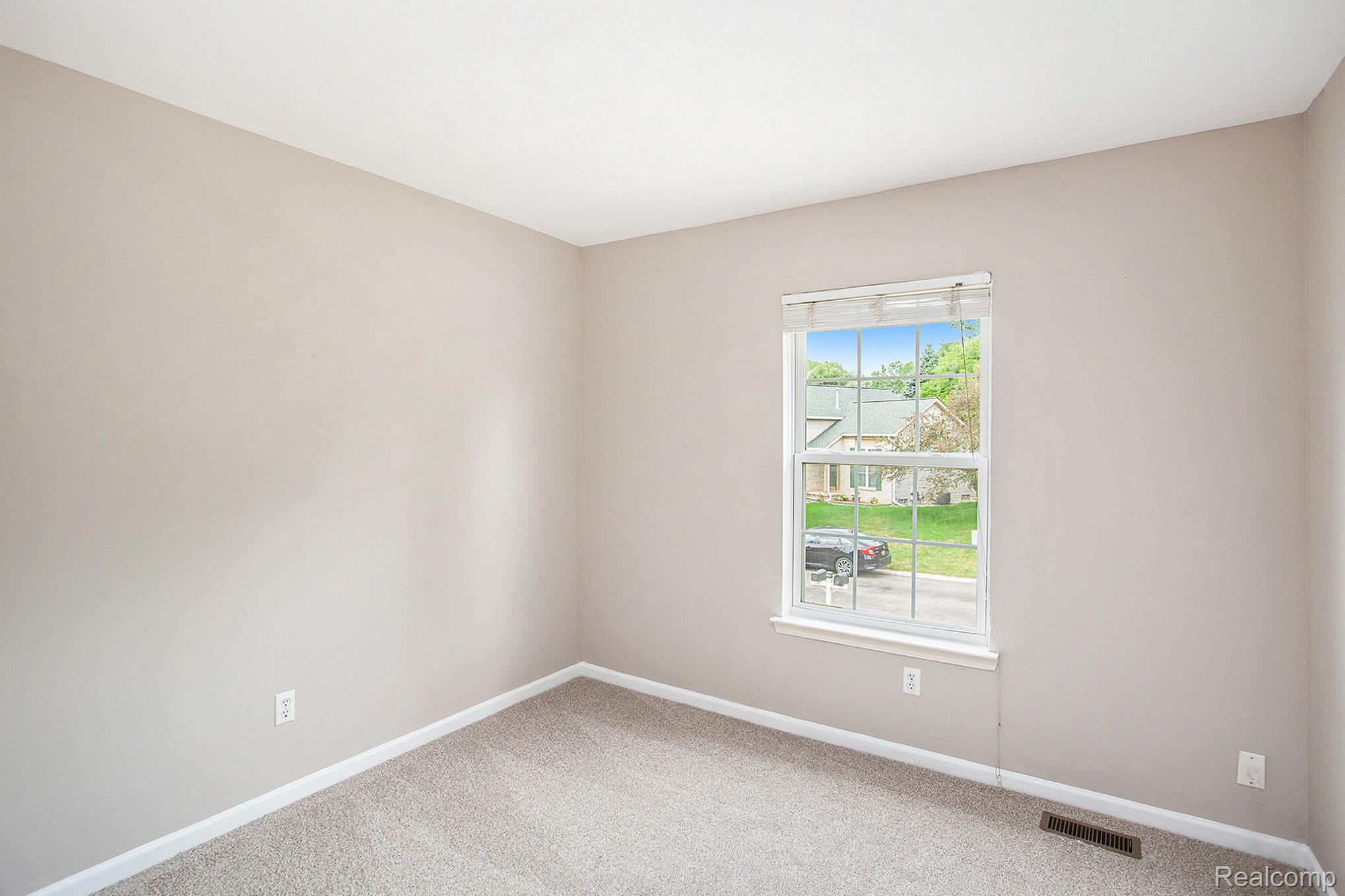 Lake Orion Village, Michigan 48360, United States, 4 Bedrooms Bedrooms, ,3 BathroomsBathrooms,Residential,Coming Soon,177610