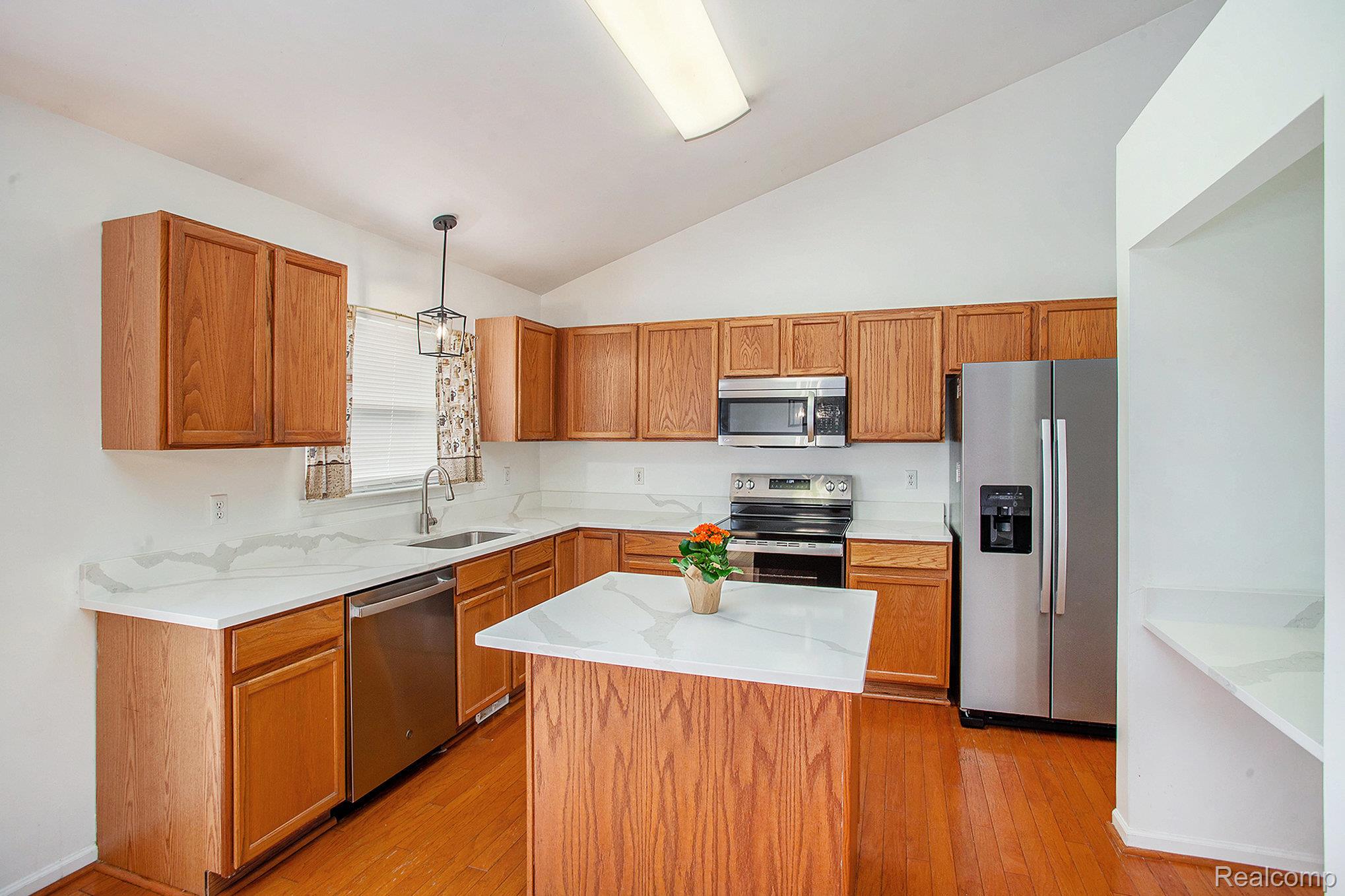 Lake Orion Village, Michigan 48360, United States, 4 Bedrooms Bedrooms, ,3 BathroomsBathrooms,Residential,Coming Soon,177610