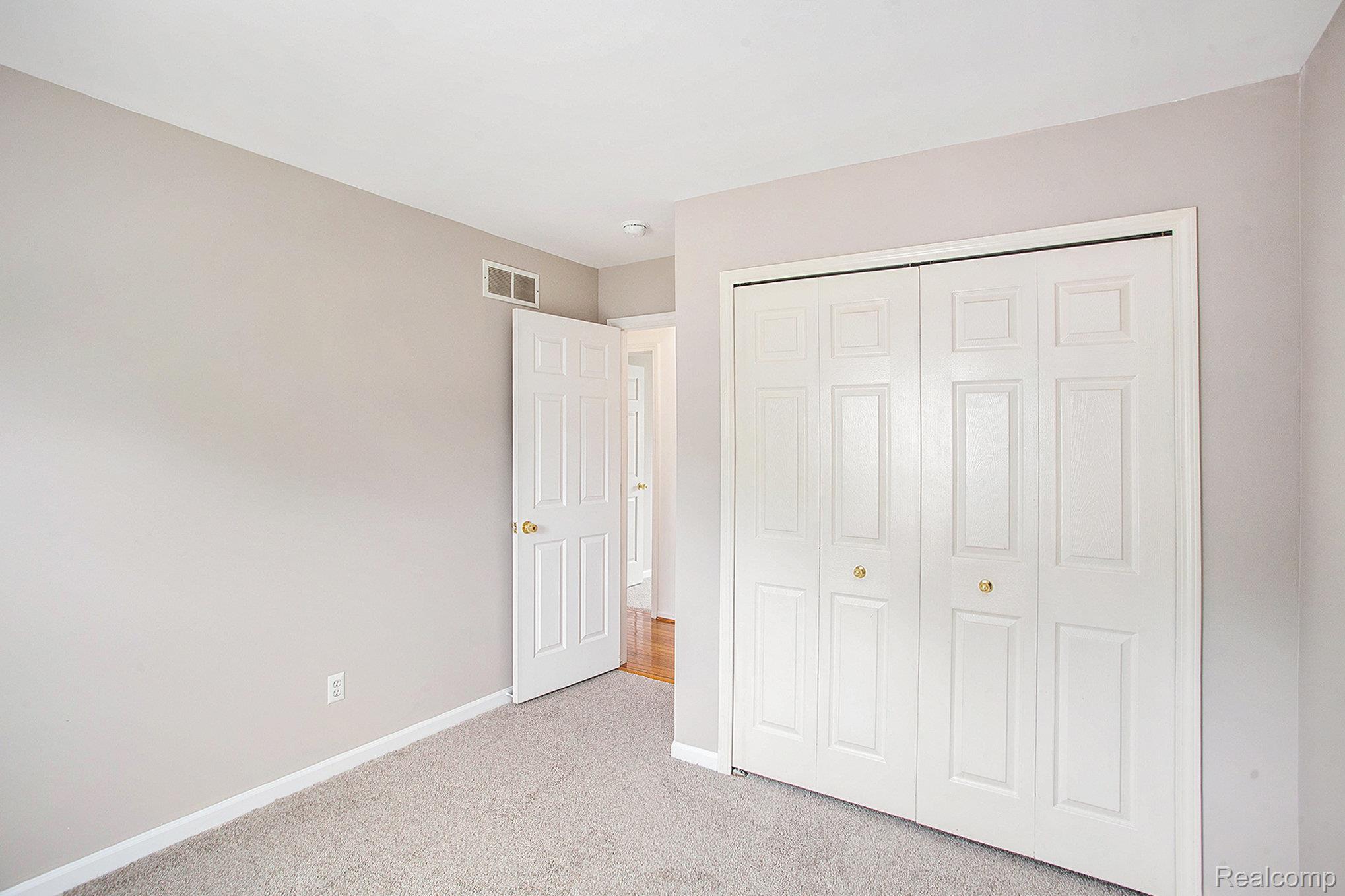 Lake Orion Village, Michigan 48360, United States, 4 Bedrooms Bedrooms, ,3 BathroomsBathrooms,Residential,Coming Soon,177610