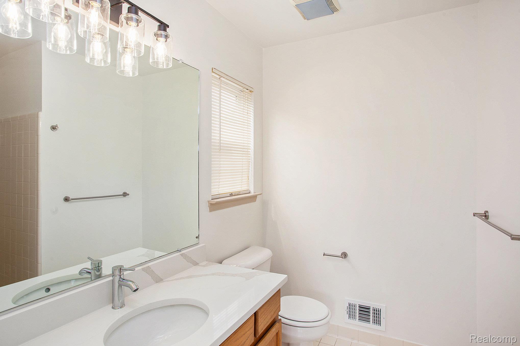 Lake Orion Village, Michigan 48360, United States, 4 Bedrooms Bedrooms, ,3 BathroomsBathrooms,Residential,Coming Soon,177610