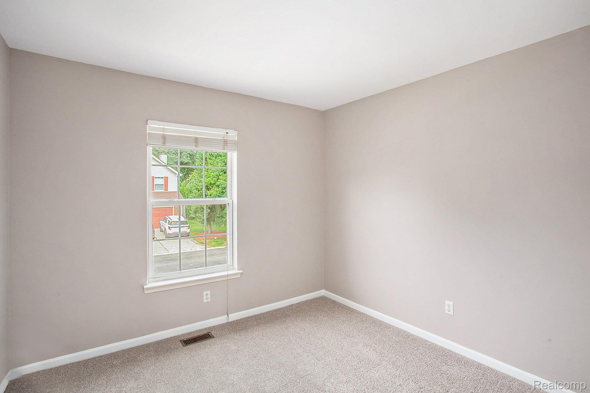 Lake Orion Village, Michigan 48360, United States, 4 Bedrooms Bedrooms, ,3 BathroomsBathrooms,Residential,Coming Soon,177610