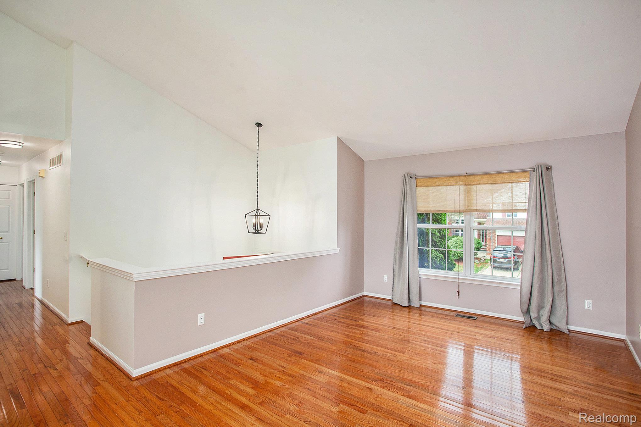 Lake Orion Village, Michigan 48360, United States, 4 Bedrooms Bedrooms, ,3 BathroomsBathrooms,Residential,Coming Soon,177610