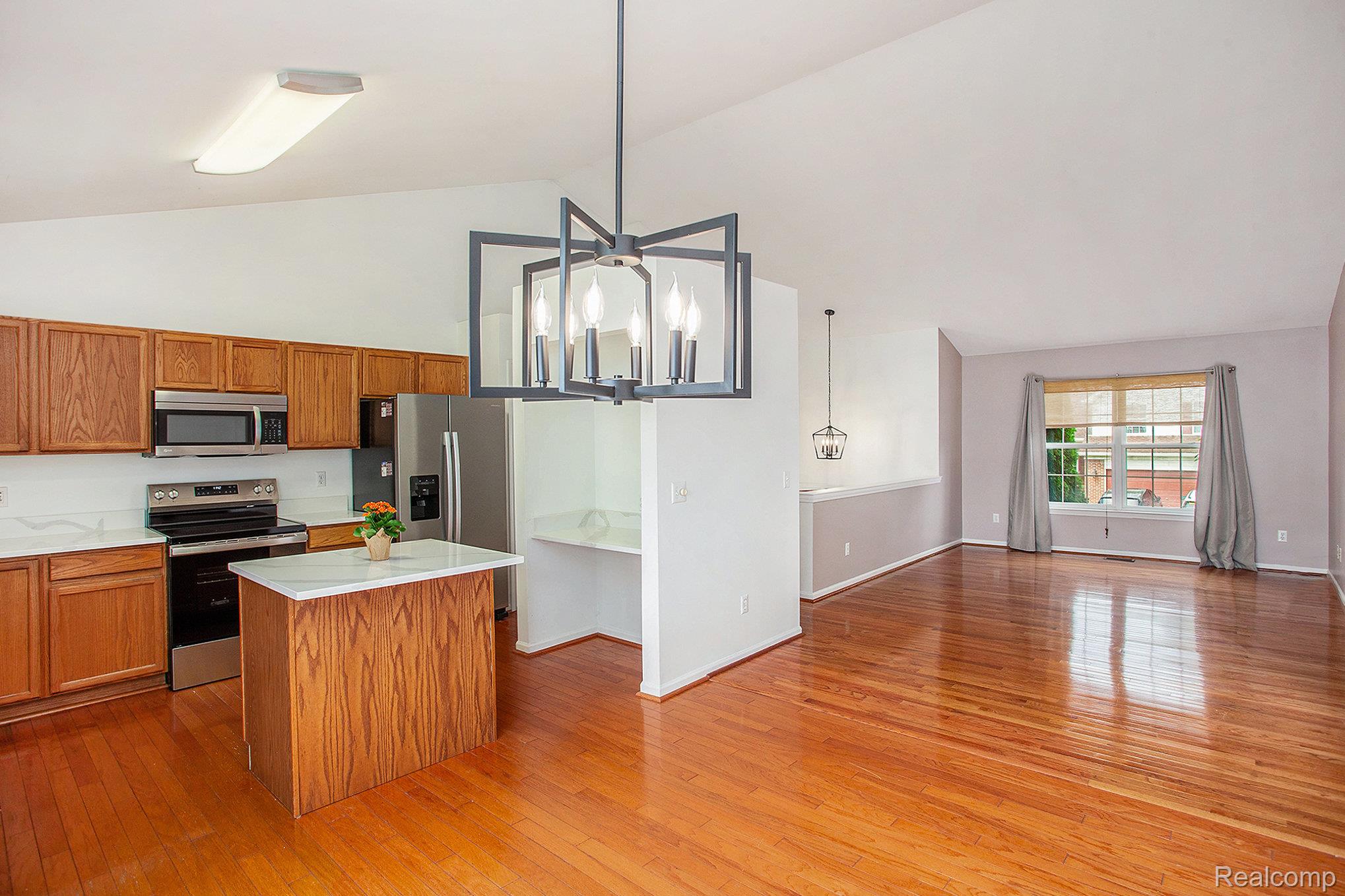 Lake Orion Village, Michigan 48360, United States, 4 Bedrooms Bedrooms, ,3 BathroomsBathrooms,Residential,Coming Soon,177610