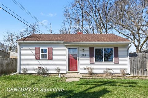 1203 Warwick Drive Lansing City MI 48910