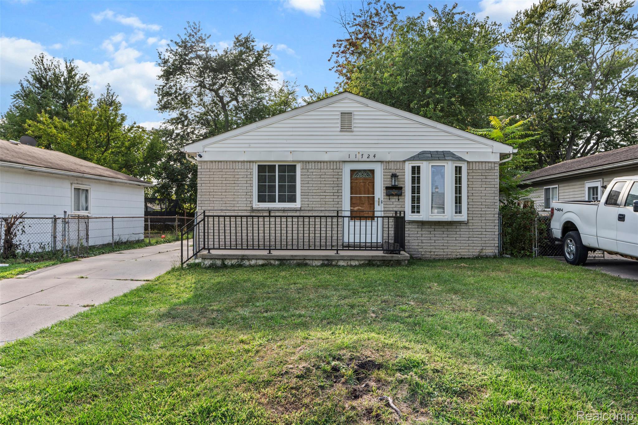 11724 Syracuse Street