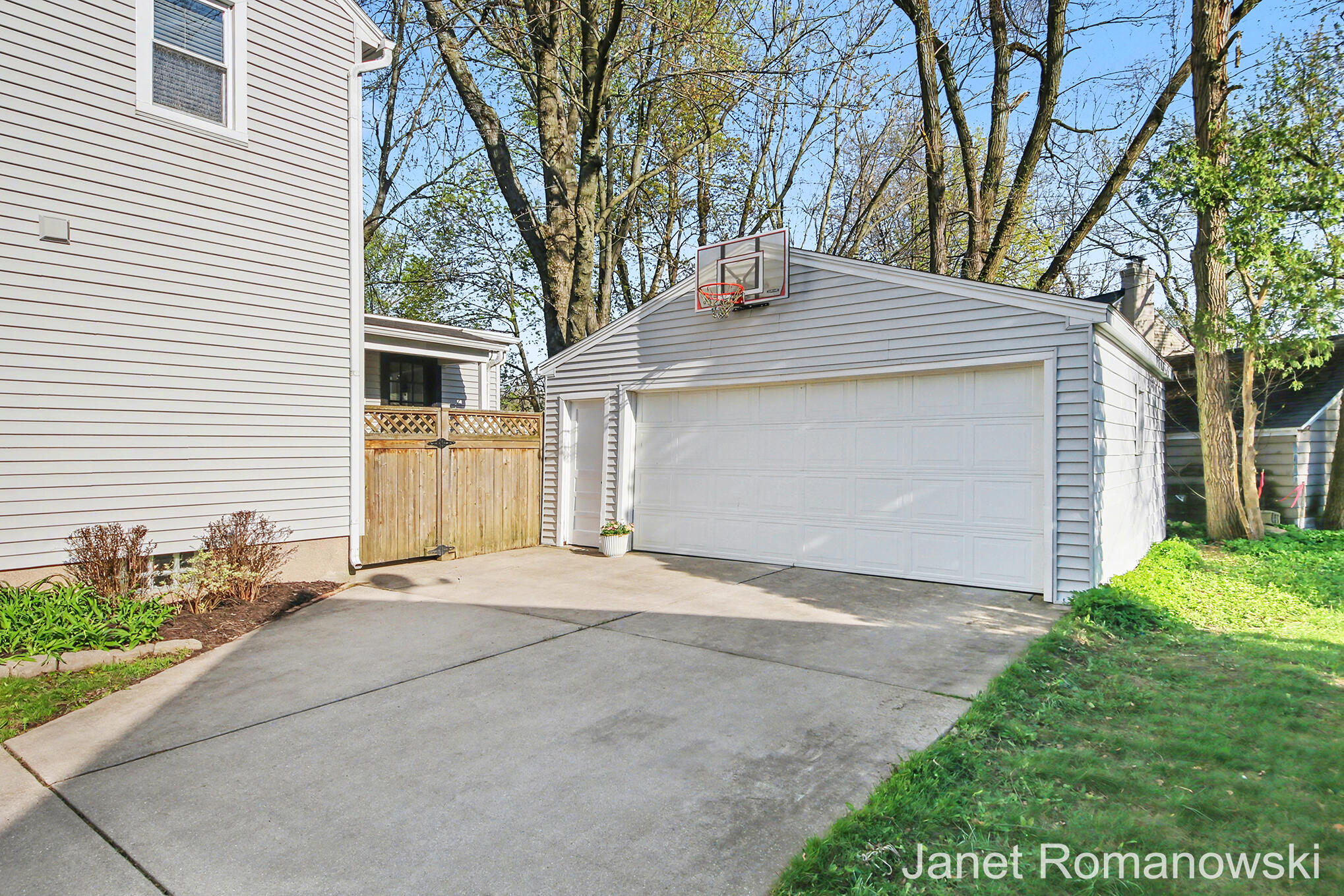 2126 Englewood Drive SE