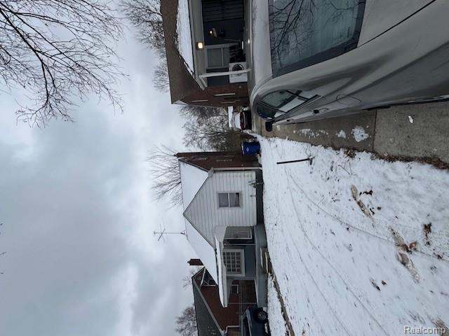 11960 Rossiter Street