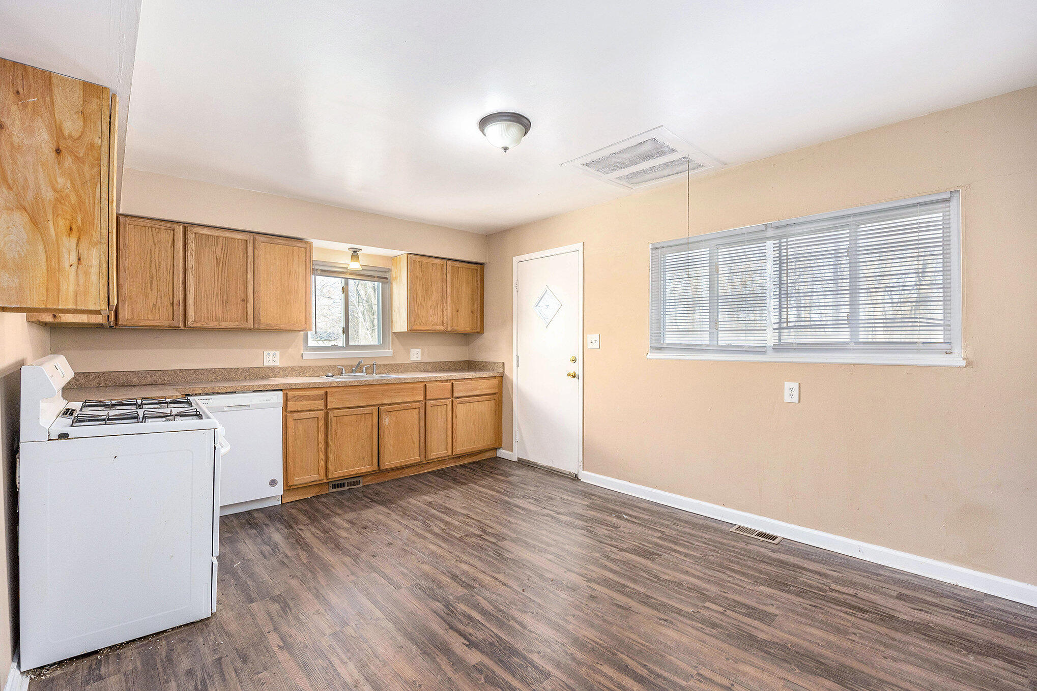 33505 Meldrum Street