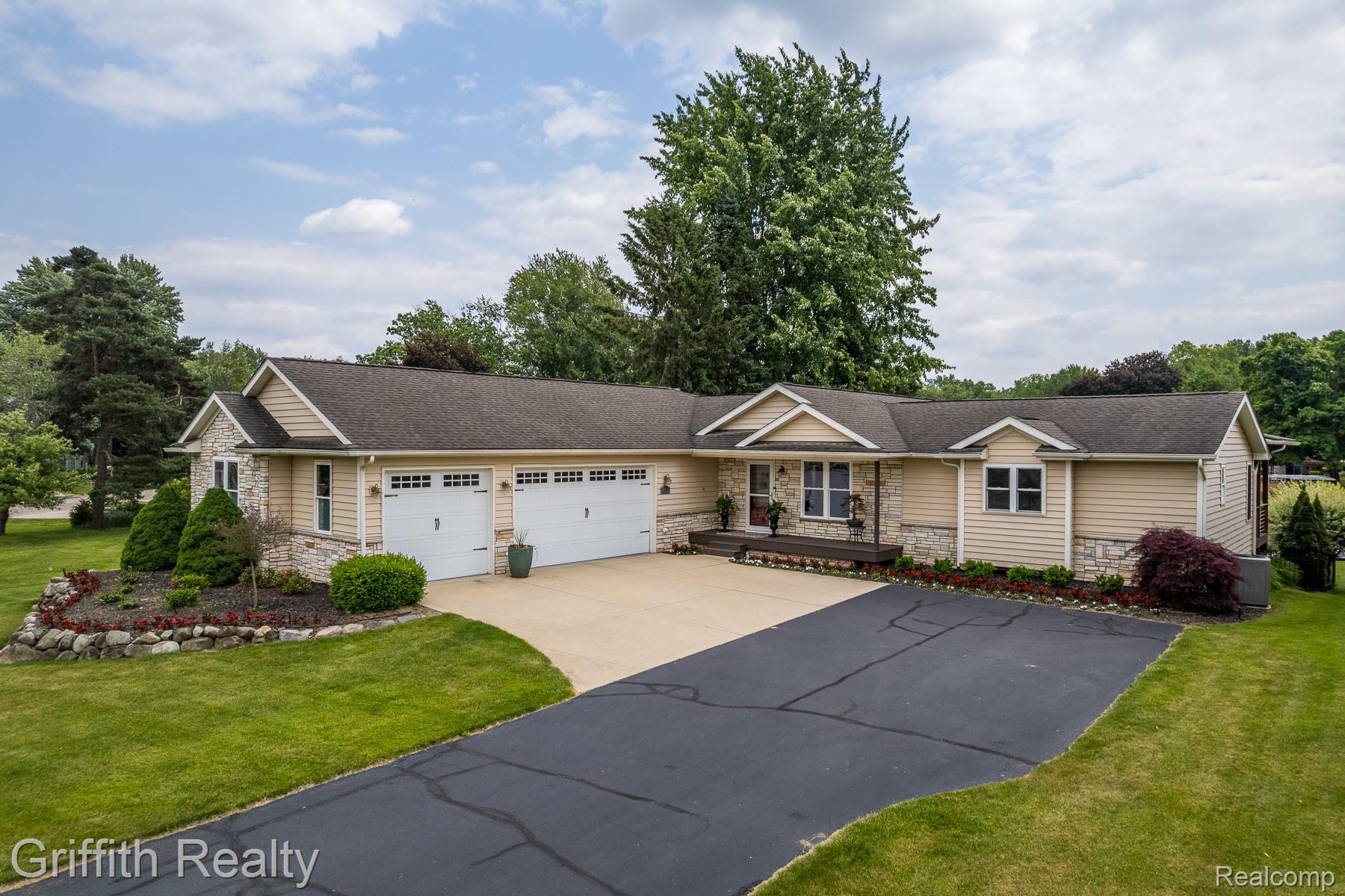 1158 Camelot Drive