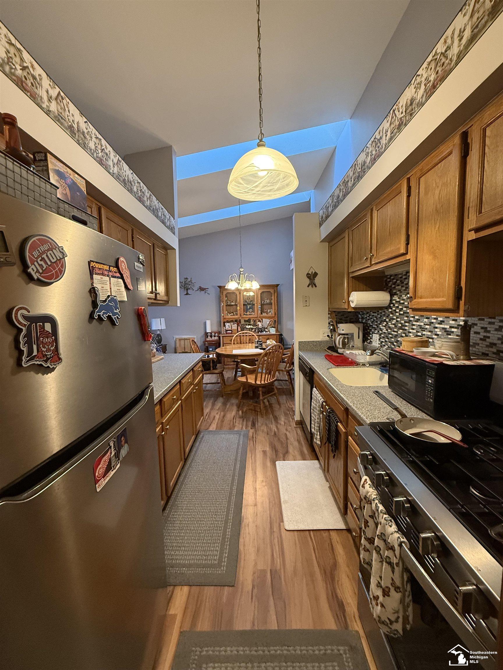 1545 Harbour Boulevard