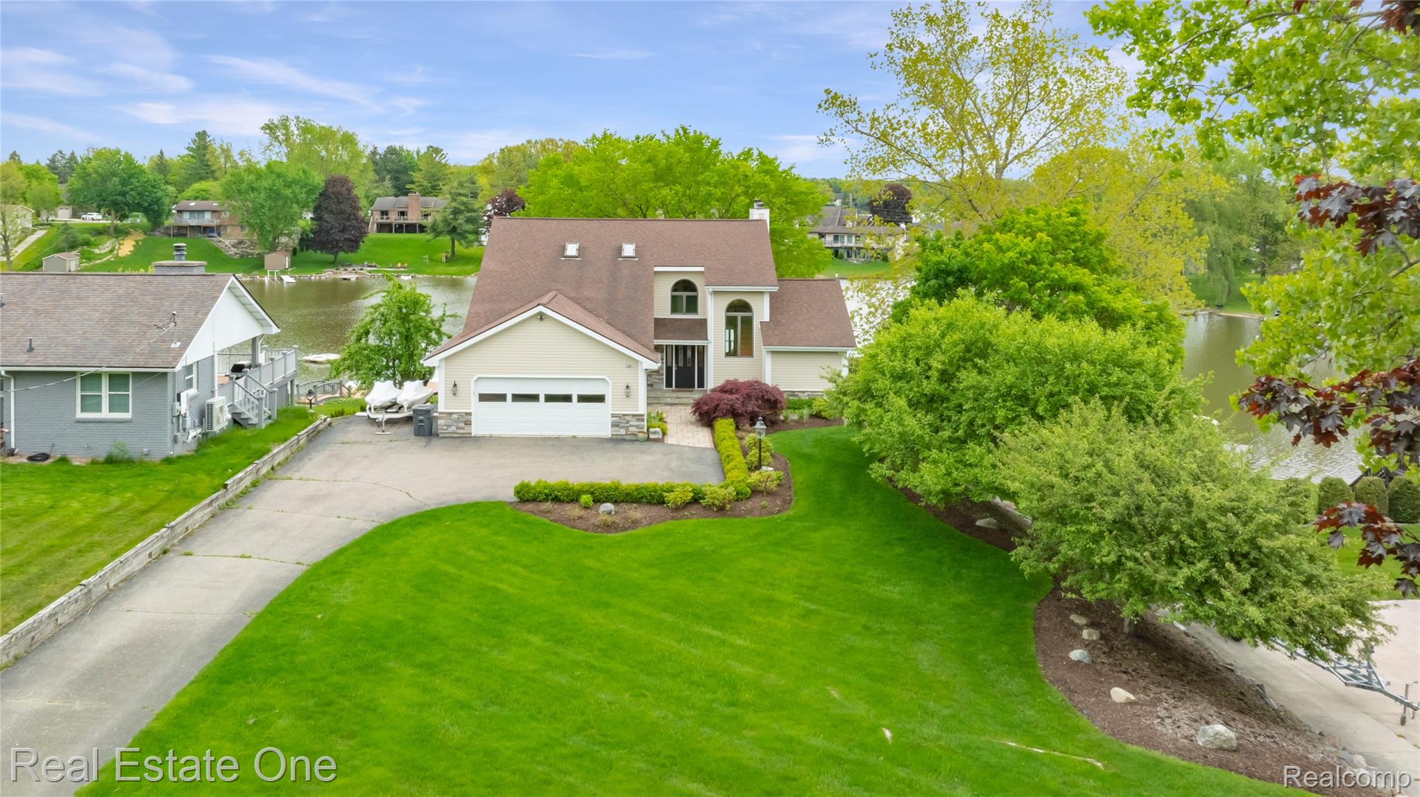 3882 LAKE LAPEER Drive